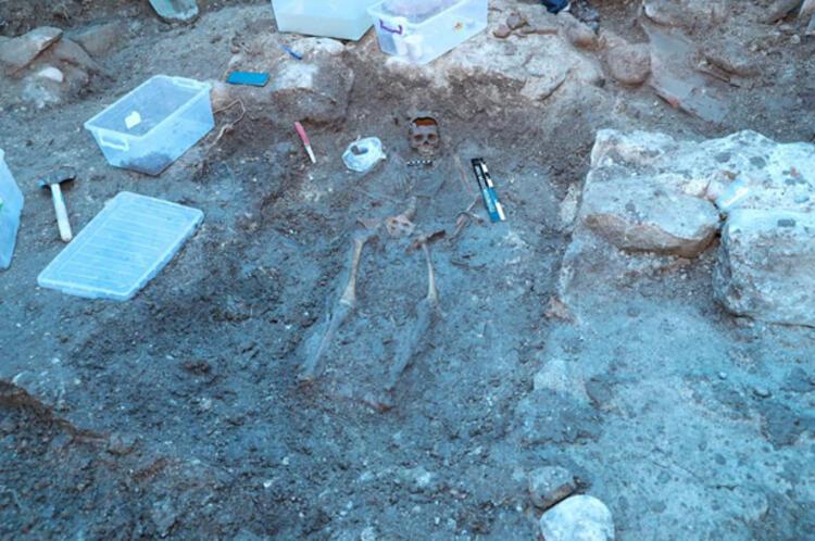 Kepçenin ucunda büyük hazine! Yol yapımı sırasında bulundu