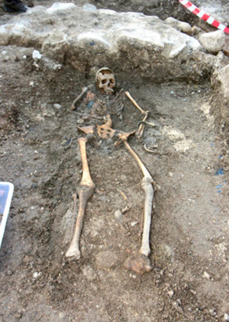 Kepçenin ucunda büyük hazine! Yol yapımı sırasında bulundu