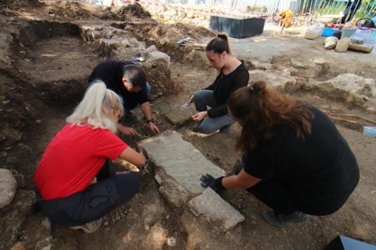 Kepçenin ucunda büyük hazine! Yol yapımı sırasında bulundu