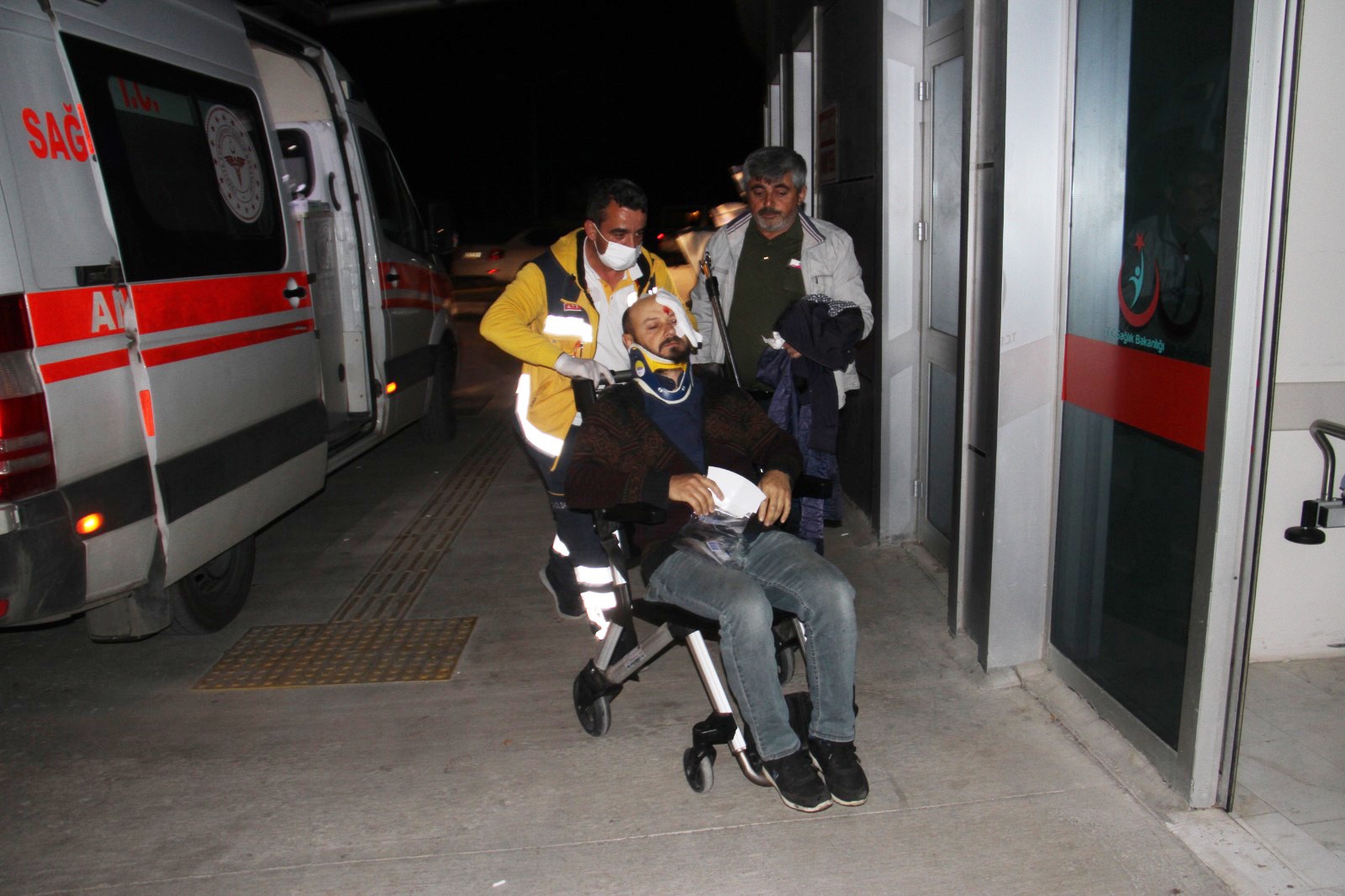 SON DAKİKA! Konya’da yolcu minibüsü ile otomobil çarpıştı