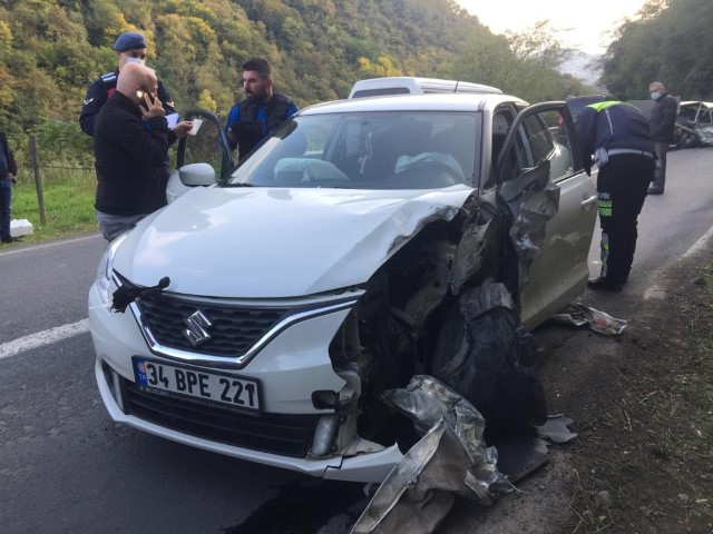 SON DAKİKA | İki araç kafa kafaya çarpıştı! Trabzon’da feci kaza