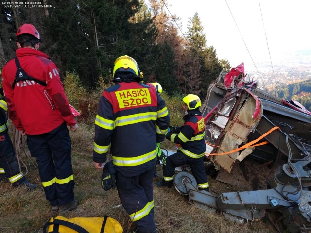 Teleferik kabini 30 metreden yere çakıldı! 1 kişi hayatını kaybetti