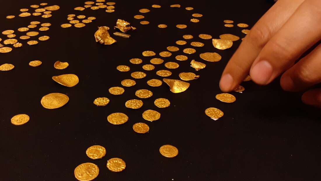Metal dedektör ile dünyanın en büyük hazinesini buldu! Yüzde 95’i altın