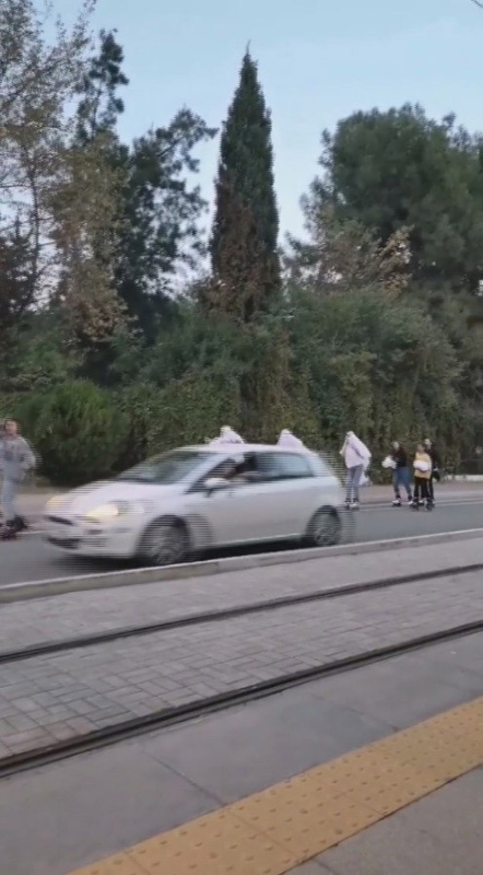 Antalya’da tepki çeken görüntü! Hayalet kılığında ölümle dans