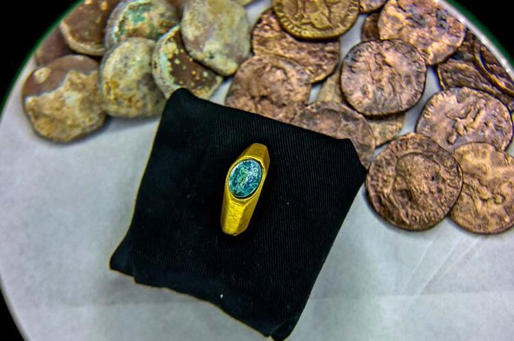 Deniz altında 1700 yıllık hazineyi keşfettiler! Altın yüzüğün gizemi | Dudak uçuklatan rakam