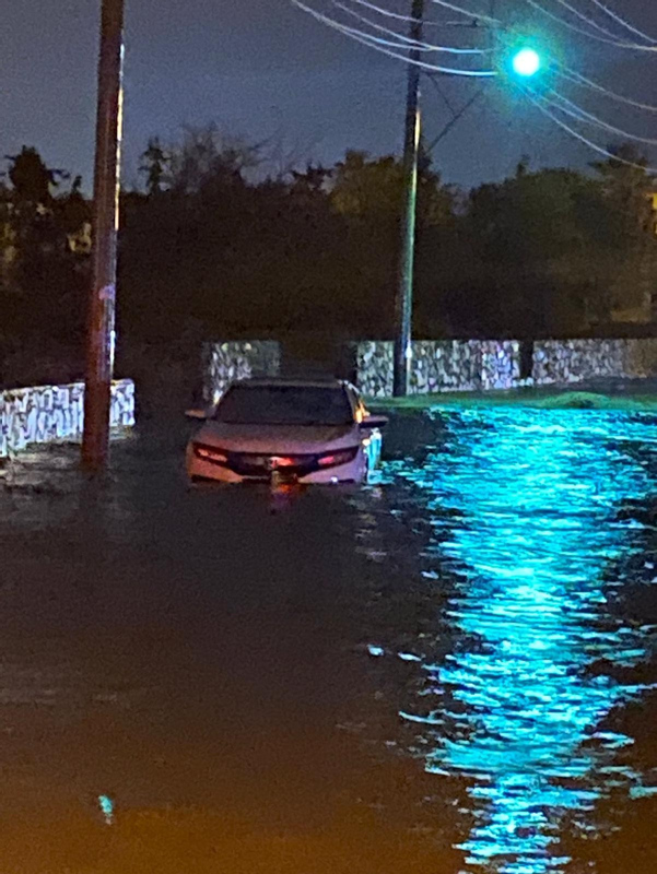 Muğla’yı sağanak vurdu! Evleri iş yerlerini su bastı, dolu araçlara hasar verdi