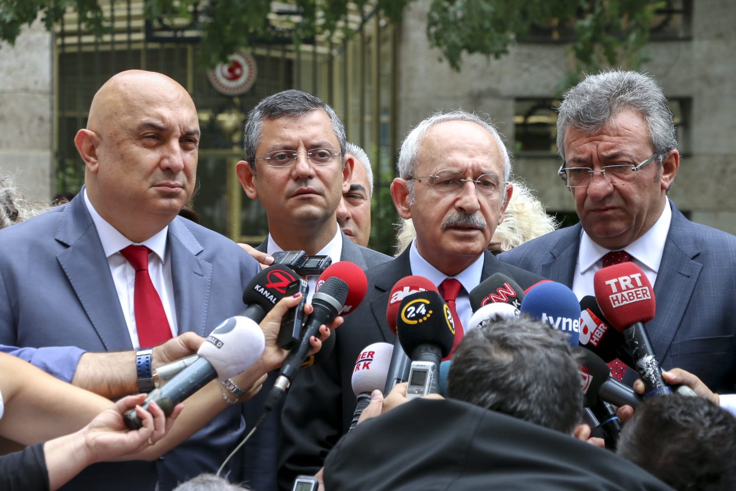CHP’lilerden büyük tutarsızlık! Cumhurbaşkanına hakaret ’suç olmasın’ dediler Başkan Erdoğan’a tazminat davası açtılar