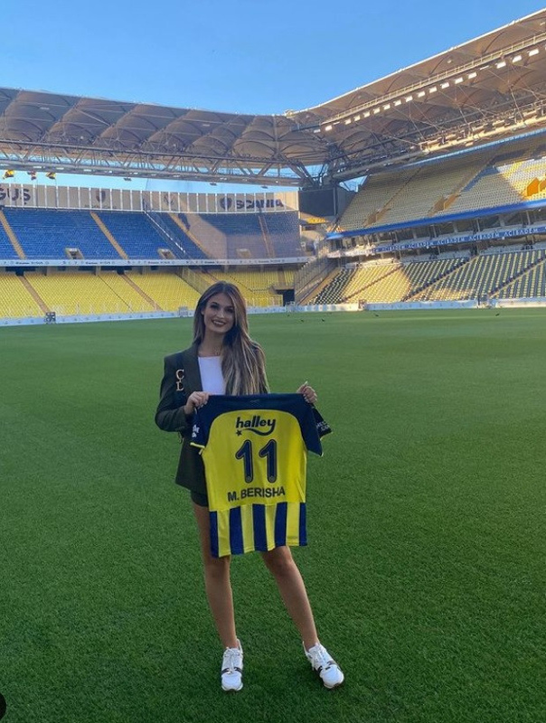 Sevgilisini darbeden Fenerbahçeli Mergim Berisha’ya uzaklaştırma kararı