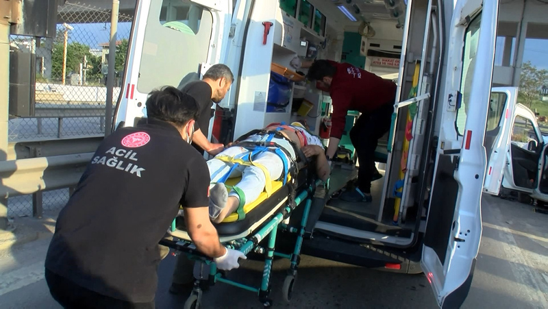 İstanbul’da feci kaza! Kararsız sürücü bariyerlere çarptı