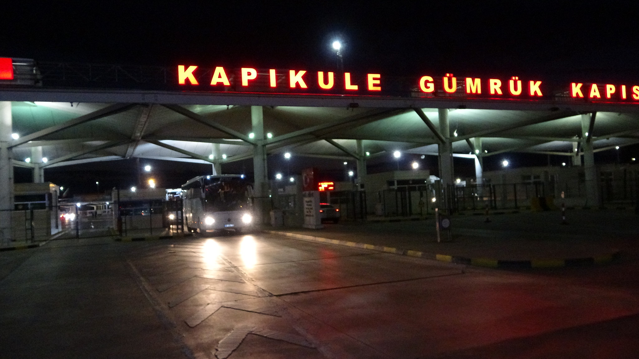 40 saatlik tren yolculuğunun ardından Türkiye’ye ulaştı! Akın akın geliyorlar