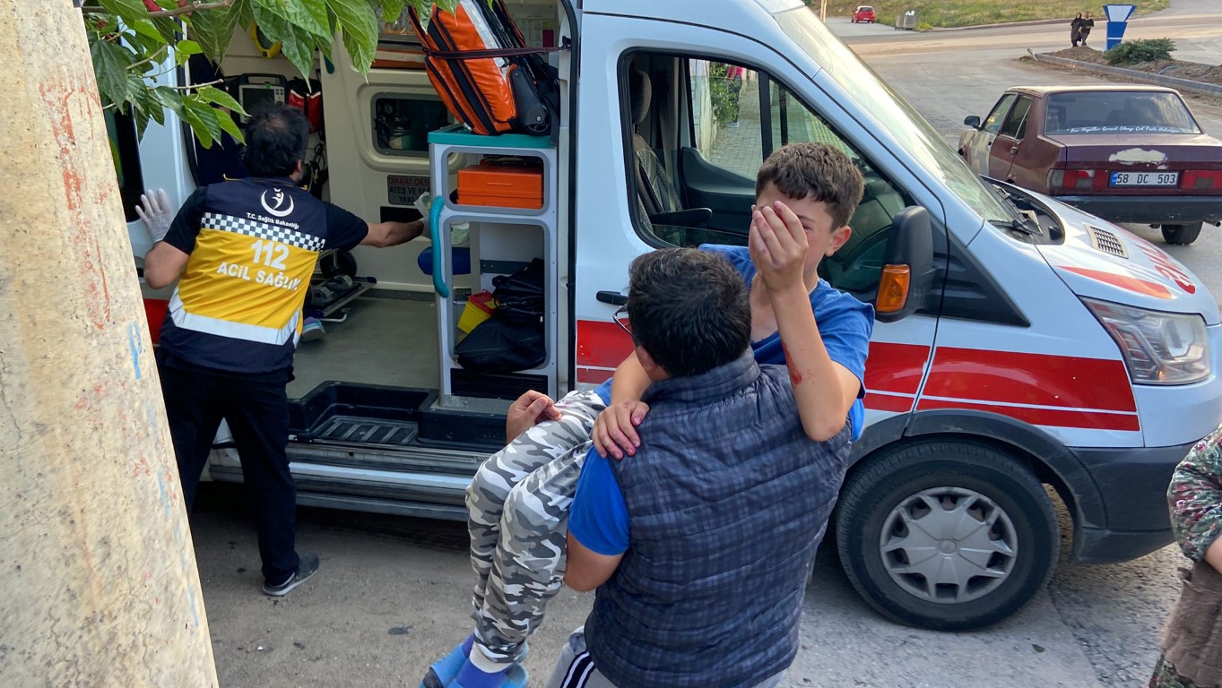 Sivas’ta korkunç olay: Çocuk eline saplanan demirle hastaneye kaldırıldı