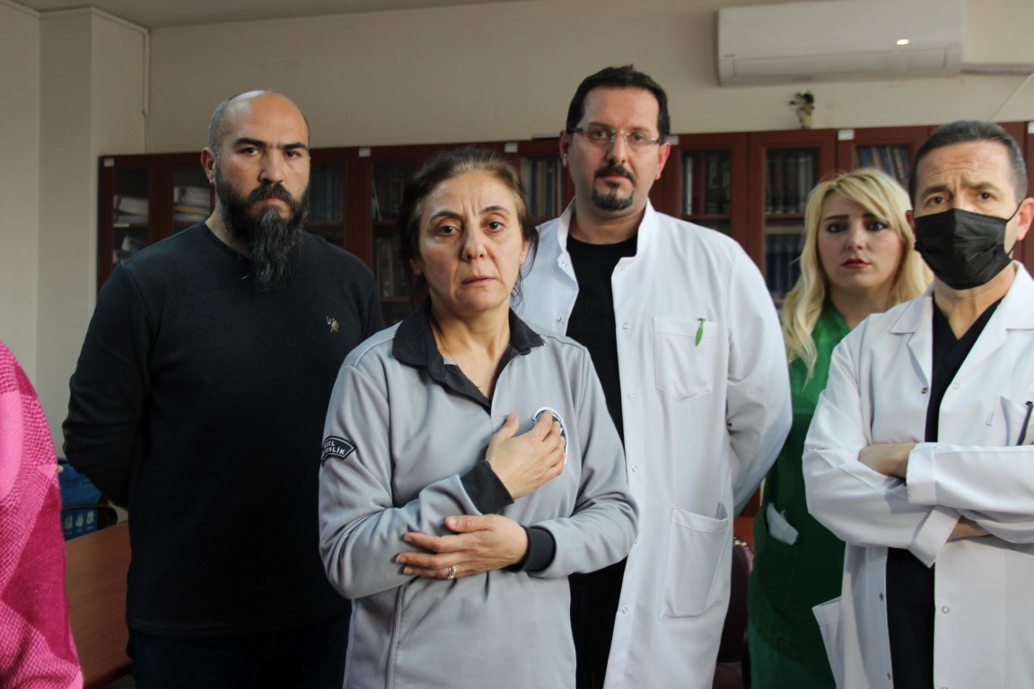 İzmir’de vahşet: Eşini erkek doktora muayene ettirmek istemedi! Doktorun burnunu kırdı 🚨