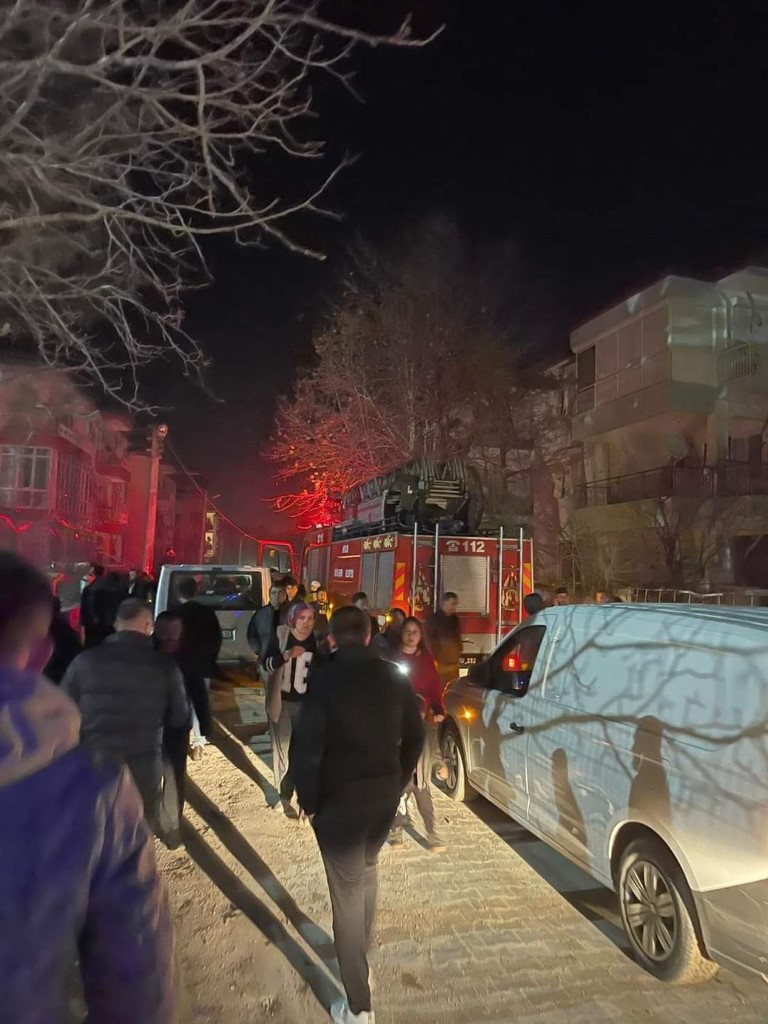 Antalya’da muz yüklü kamyonette patlama! Ortalık savaş alanı gibi