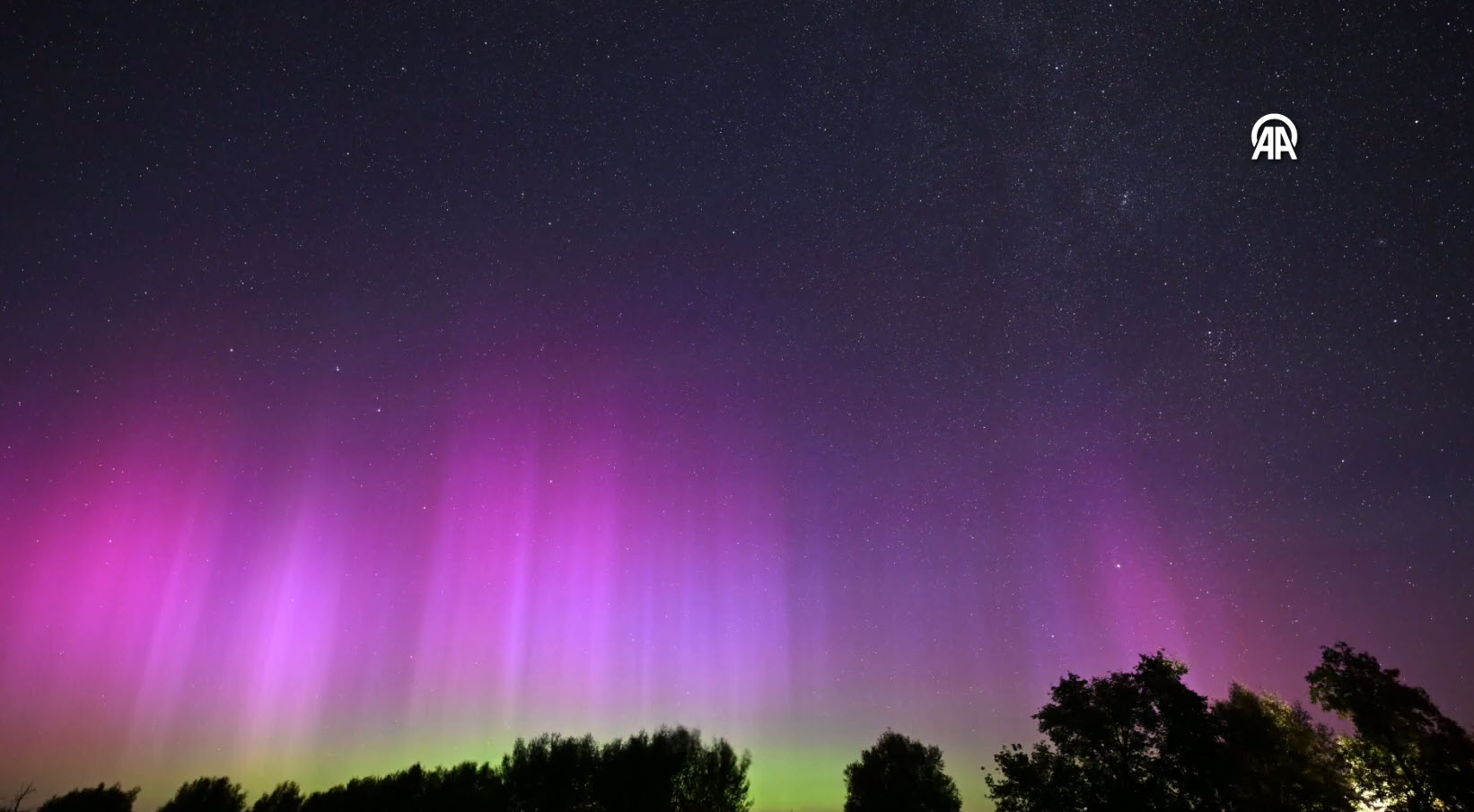 Büyüleyici görüntüler! İşte Perseid meteor yağmuru ve kuzey ışıkları