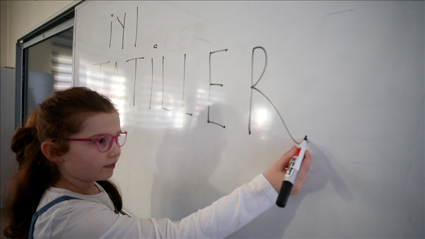 Karne Tebrik Mesajları | Karne günü öğrencileri sevindirecek en anlamlı ve motive edici tebrik sözleri