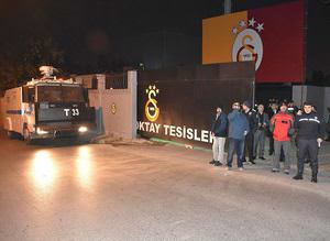 Galatasaray taraftarlarından protesto - 1