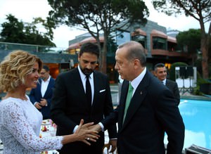 Cumhurbaşkanı sanatçı ve sporcularla düzenlenen iftar yemeğinde buluştu