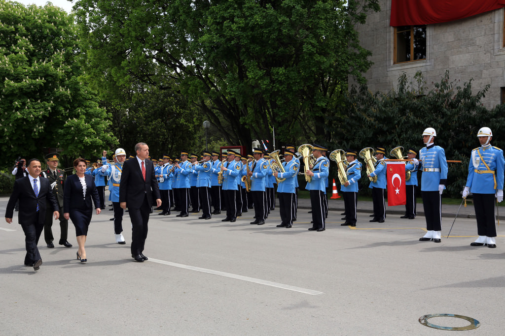 Erdoğan çocuklara Cumhurbaşkanlığı Külliyesini gezdirdi