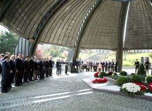 Erdoğandan referandum sonrası mezar ziyaretleri