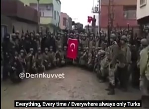 Komando marşına İngilizce altyazı ekleyip algı operasyonu yapmaya