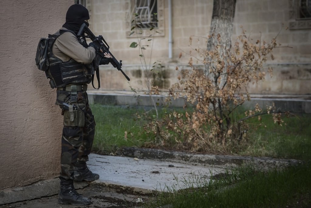 PKK’lılar devlet hastanesi binasını karargah yapmış