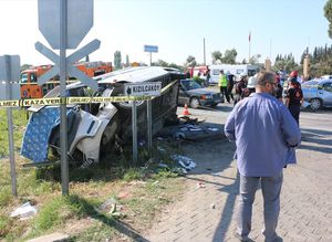 Aydında öğrenci servisi kazası: 1 ölü, 14 yaralı