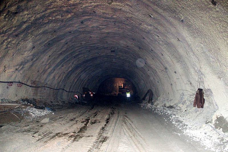 Geminbeli Tüneli'nde ışığa bin 800 metre kaldı - 1