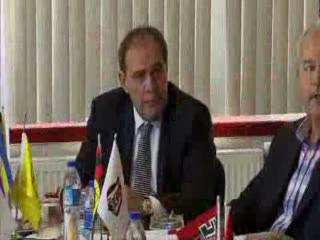 Demirören asansörde kaldı
