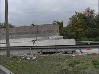 TIR devrildi trafik felç oldu