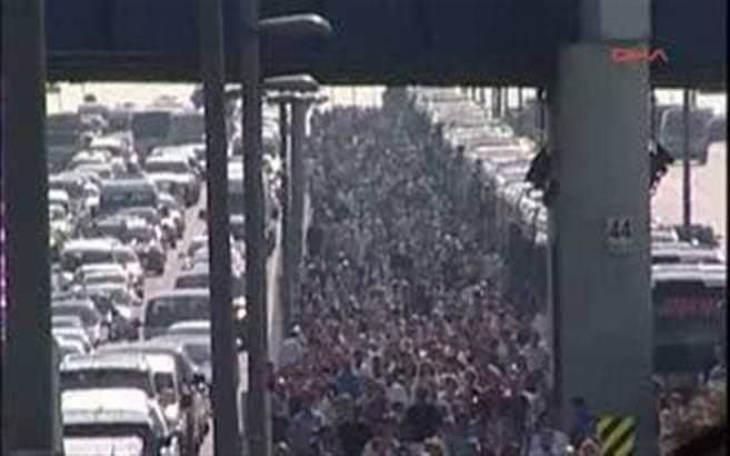 Metrobüs yolunda feci kaza