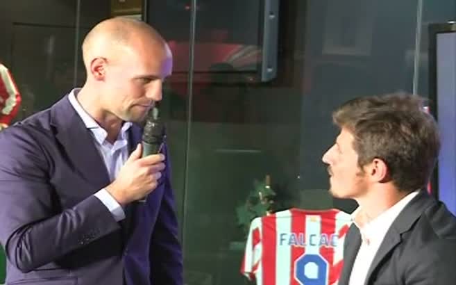 A.Madrid Emre'yi basına tanıttı