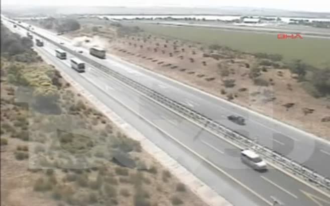 Hafriyat yüklü kamyon böyle kaza yaptı