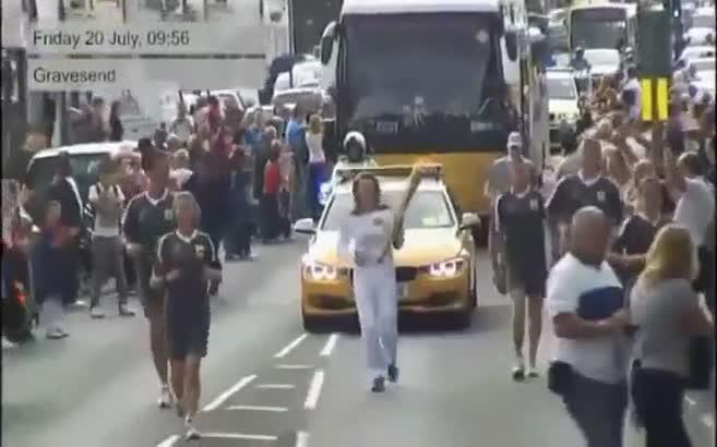 Olimpiyat meşalesine şok saldırı