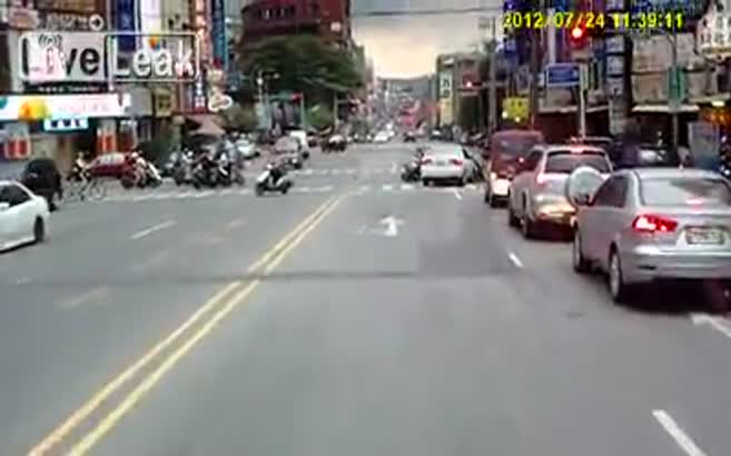 Çarptı ve kaçtı!