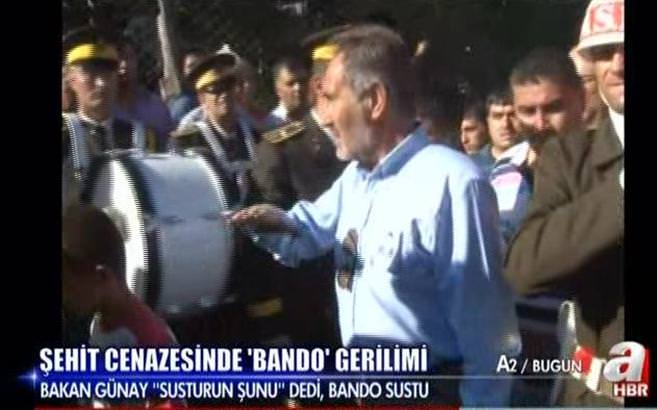 Şehit cenazesinde bando gerilimi