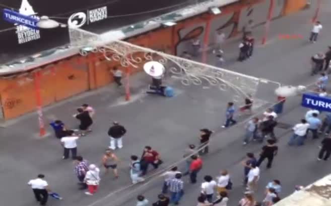 İstiklal Caddesi karıştı