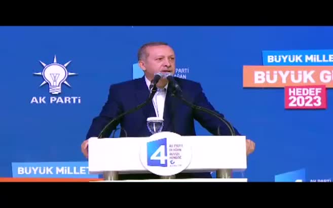 AK Partilileri gözyaşlarına boğan şiir