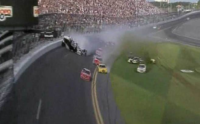 Daytona yarışında kaza dehşeti
