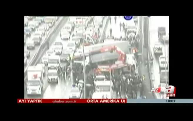 TIR metrobüs yoluna girdi