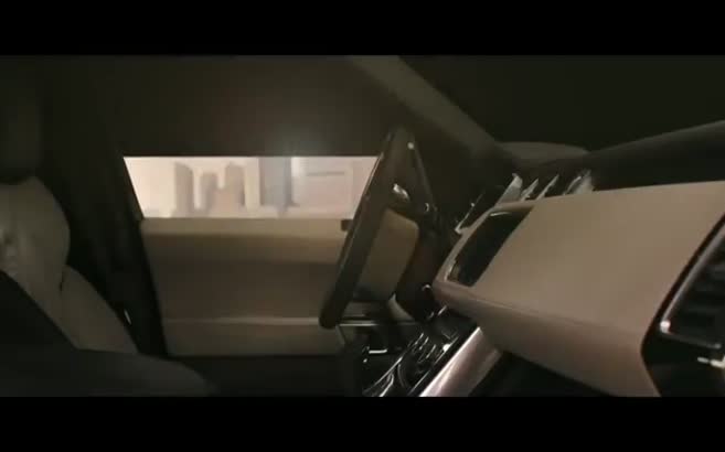 James Bond, Range Rover Sport'u tanıtıyor