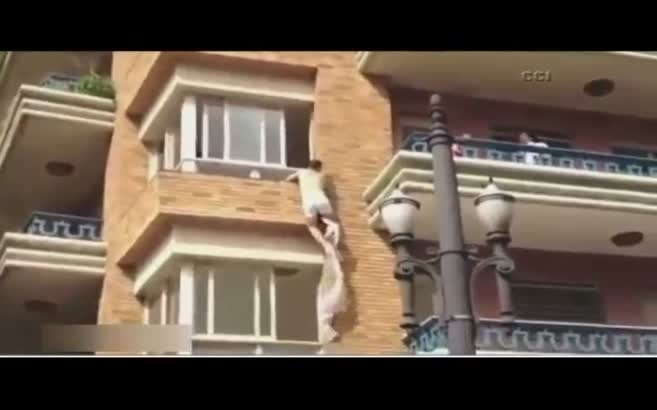 Aldatan kadının kocası eve gelince!