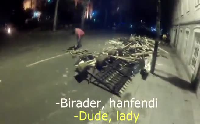 Polis dayanamadı ve çılgına döndü