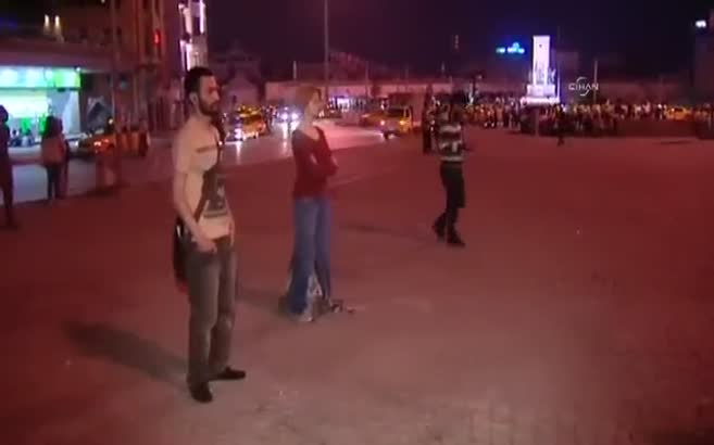 'Duran kadın' eyleme dayanamadı