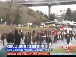 Cenazede silahlı kortej