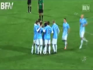 Kendi kalesine 50 metreden gol attı