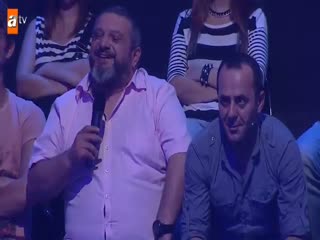 "Hunharca gülen adam" gülmekten kırdı geçirdi