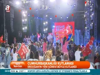 Kasımpaşa'da havai fişekli kutlama