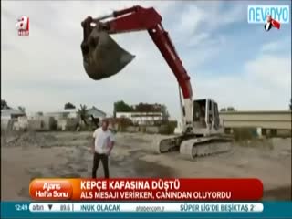 Kepçe kafasına düştü