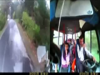 Öğrenci servisi kazası saniye saniye görüntülendi