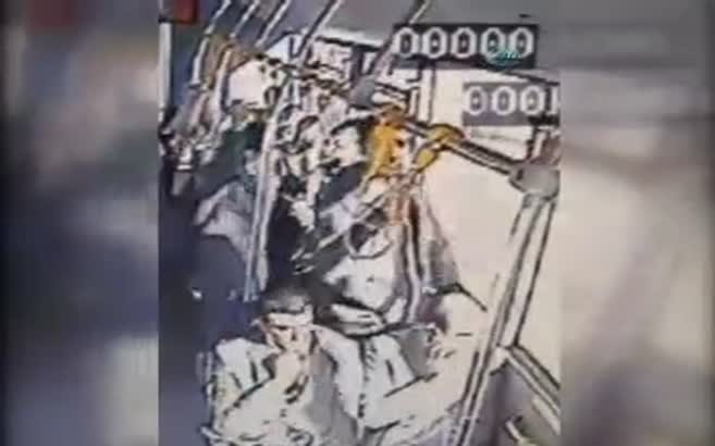 Otobüste eski sevgili dehşeti kamerada